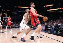 يثير ديلون بروكس، لاعب صنز، غضب الجميع، بما في ذلك زملائه السابقين في فريق روكتس