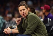 دعوى قضائية تزعم أن مالك صنز مات إيشبيا عامل الفريق مثل "حصالة شخصية"