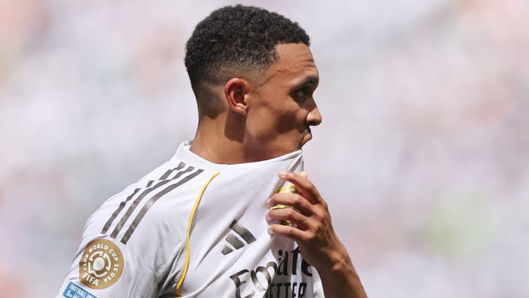 يعاني ترينت ألكسندر أرنولد منذ انضمامه إلى ريال مدريد