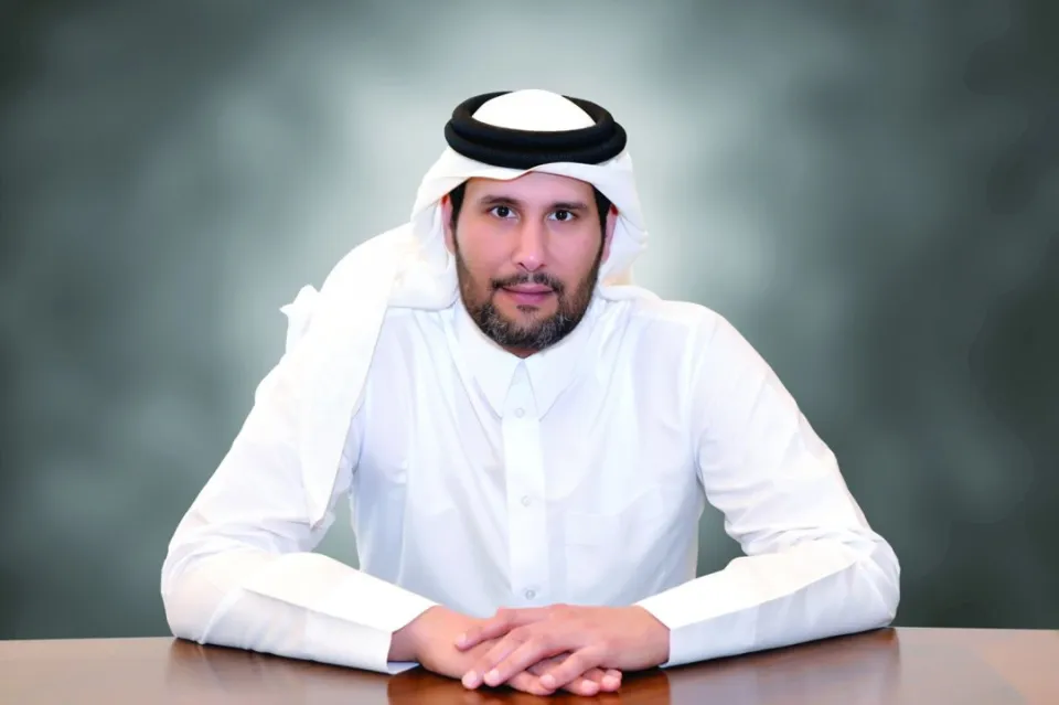 الشيخ جاسم بن حمد آل ثاني في قطر بالزي التقليدي.