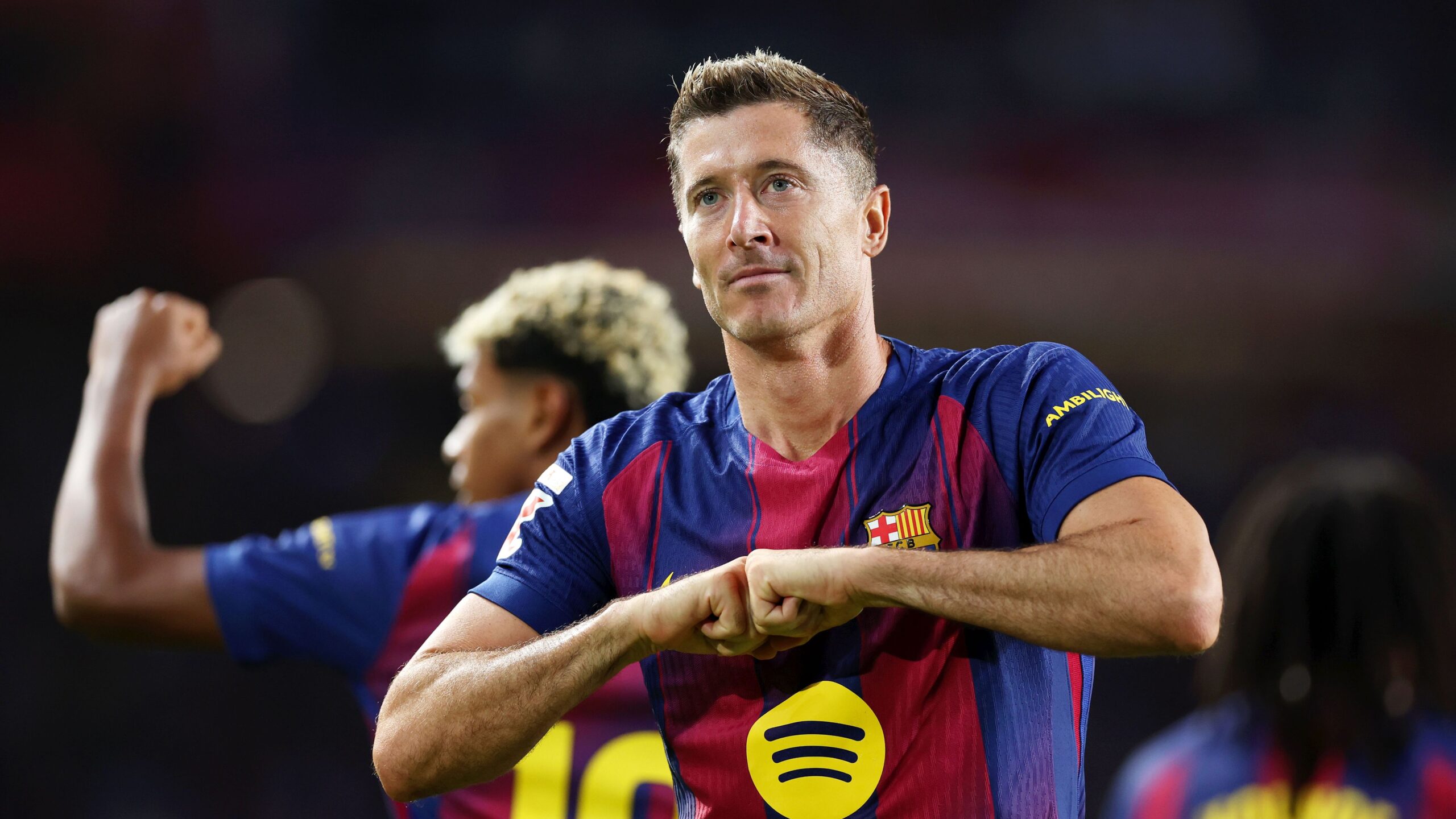 خليفة ليفاندوفسكي.. برشلونة يغازل موهوبة من أهل السمراء
 لاليغا