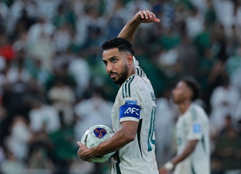 رد فعل اللاعب السعودي سالم الدوسري بعد حصول السعودية على ركلة جزاء