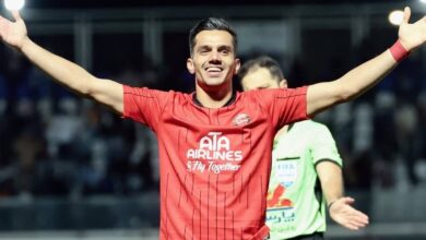 غلاف وسط وجنوب آسيا: جرار مشتعل؛ حقيبة بارو اللقب السادس الشامل
 ستاديوم بوست