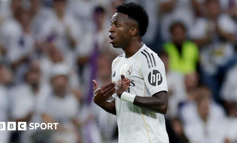 نقاط حديث الكلاسيكو: ريال مدريد يثير الإعجاب لكن توتر فينيسيوس جونيور يتزايد
 لاليغا