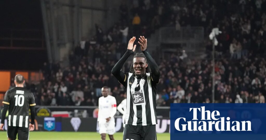 لم يكن لدى أنجيه المال للتعاقد مع المهاجمين لذا لجأ إلى اللاعبين الشباب. عملت | الدوري الفرنسي 1
 ستاديوم بوست