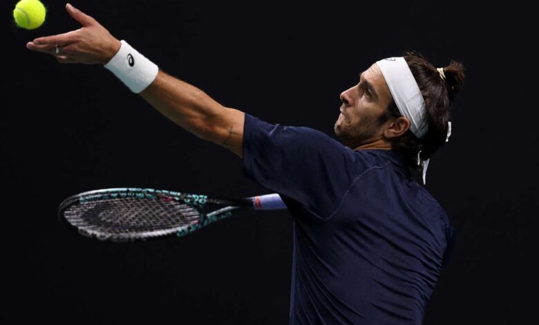 موسيتي يهزم فافرينكا ويبلغ ربع نهائي أثينا ويحافظ على آماله في نهائيات اتحاد لاعبي التنس المحترفين
 ستاديوم بوست