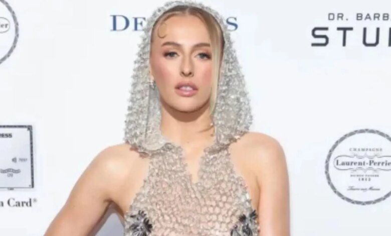 اللبؤة كلوي كيلي تتألق بفستان معدني بغطاء للرأس في حفل توزيع الجوائز المرصع بالنجوم
ستاديوم بوست