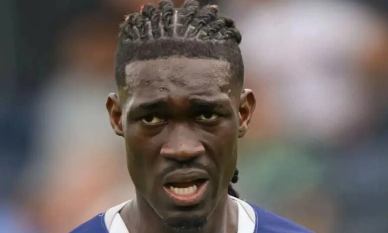 حصل لاعب الدوري الإنجليزي الممتاز إيف بيسوما على أكثر من 800 ألف جنيه إسترليني "مسروقة" من حساب في بنك VIP Coutts في "عملية احتيال" واسعة النطاق
ستاديوم بوست