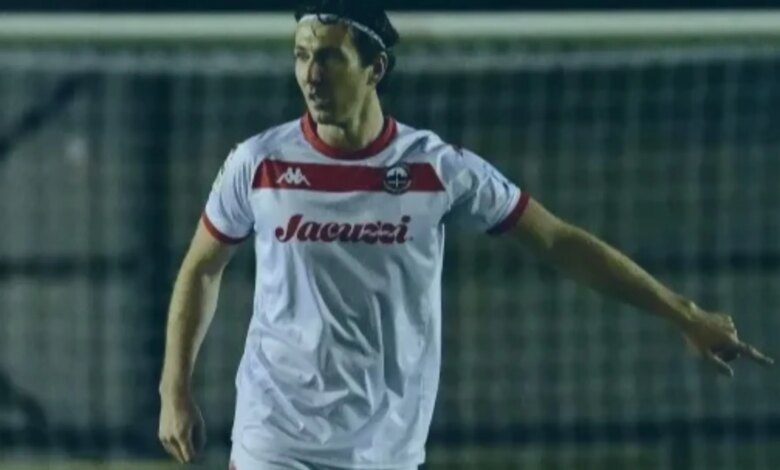 حصل نجم الدوري الوطني على بطاقة حمراء "لم يسبق لها مثيل" حيث أصبح المدرب "مندهشًا"
ستاديوم بوست