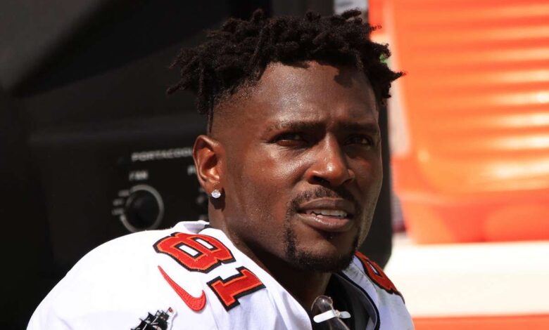 ألقي القبض على لاعب كرة القدم الأمريكية السابق أنطونيو براون في دبي بتهمة القتل
ستاديوم بوست