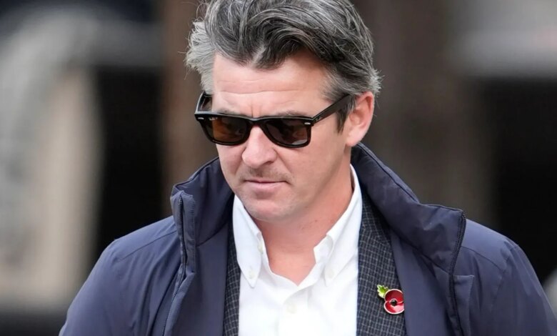 جوي بارتون مذنب بمشاركة منشورات دنيئة بعد مقارنة النقاد الإناث إيني ألوكو ولوسي وارد بفريد آند روز ويست
 ستاديوم بوست