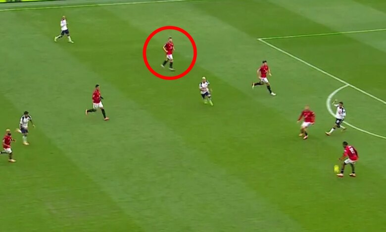 "لا يمكن أن تمر مرور الكرام" - أشاد نجم مانشستر يونايتد بأداء لا يمكن التعرف عليه في الأسابيع الأخيرة تحت قيادة روبن أموريم
 ستاديوم بوست