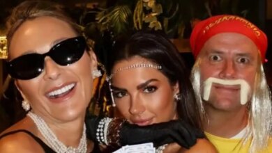 يبدو أن أسطورة إنجلترا لا يمكن التعرف عليها تمامًا وهي ترتدي زي أيقونة WWE Hulk Hogan
 ستاديوم بوست