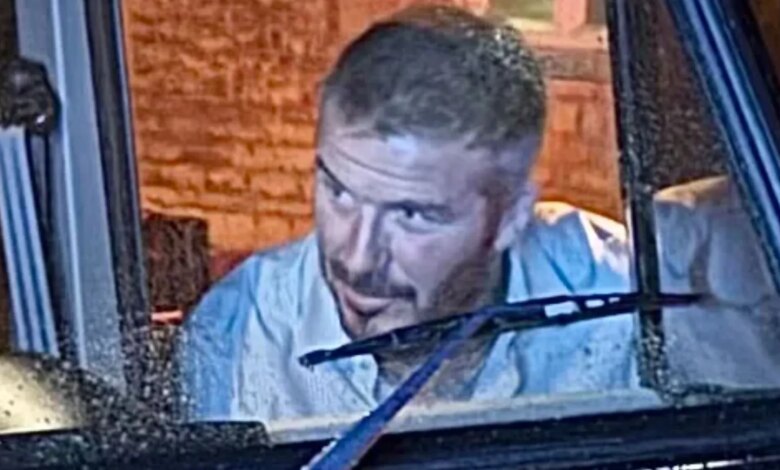 احتفل ديفيد بيكهام بلقب الفروسية في حفل فخم في الحانة مع زجاجات شمبانيا بقيمة 55 جنيهًا إسترلينيًا وأغنية من ابنه كروز
ستاديوم بوست