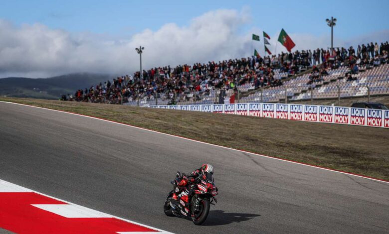 ماركو بيزيكي سائق أبريليا يحتل المركز الأول في سباق الجائزة الكبرى البرتغالي
ستاديوم بوست