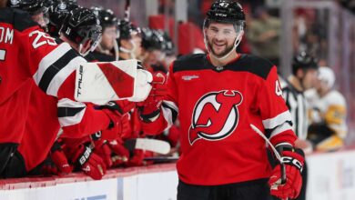 تقرير الدوري الوطني للهوكي: نيوجيرسي ديفلز لا يزال خاليًا من الهزيمة على أرضه، ويفوز بروينز بالمركز السادس على التوالي
 ستاديوم بوست