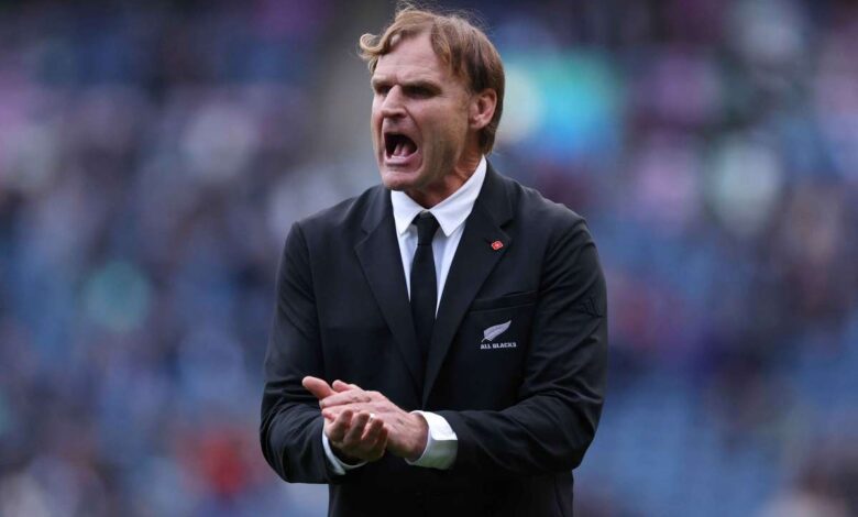 يريد مدرب فريق أول بلاكس روبرتسون تحسين الانضباط
ستاديوم بوست