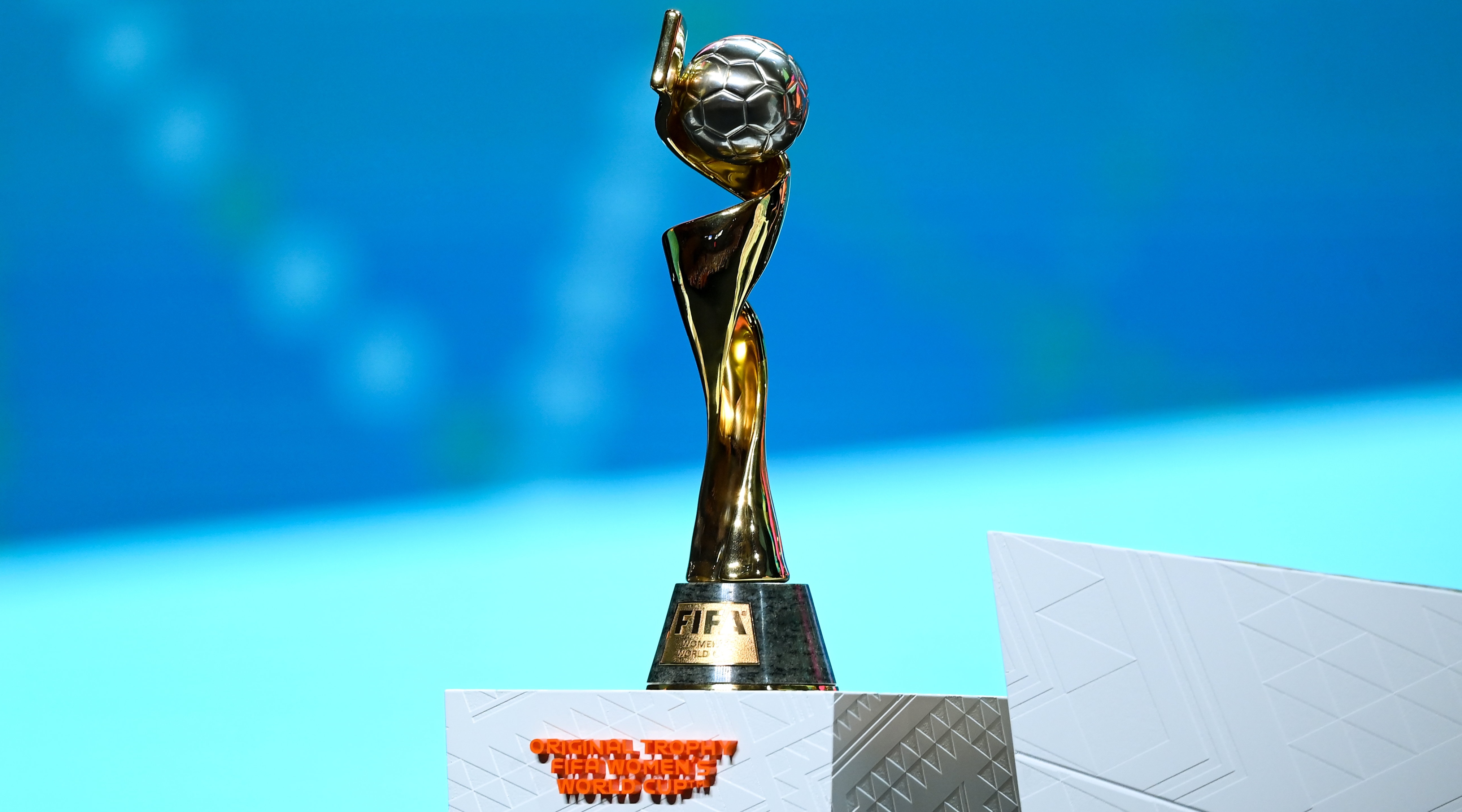 لقطة مقربة لكأس كأس العالم للسيدات FIFA في قرعة كأس العالم للسيدات 2023 FIFA في 22 أكتوبر 2023 في أوكلاند، نيوزيلندا.