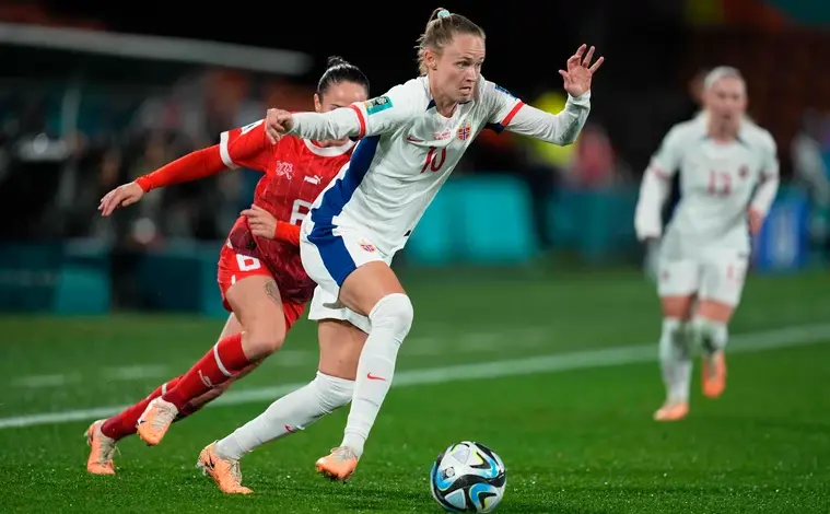 أفضل 30 لاعبة كرة قدم في أوروبا