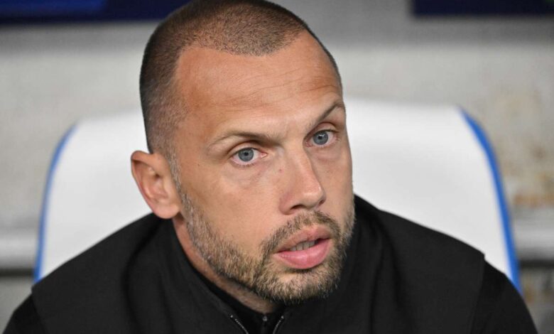 إقالة المدير الفني جون هيتينجا من قبل أياكس
ستاديوم بوست