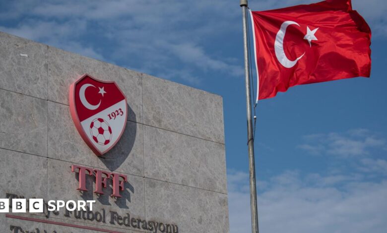 إيقاف 149 حكمًا ومساعدًا تركيًا في تحقيقات المراهنات
ستاديوم بوست