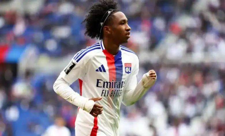 برشلونة يراقب مالك فوفانا
ستاديوم بوست