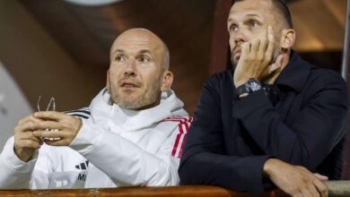 مدير أياكس يناقش طرد جون هيتينجا وإريك تن هاج
ستاديوم بوست