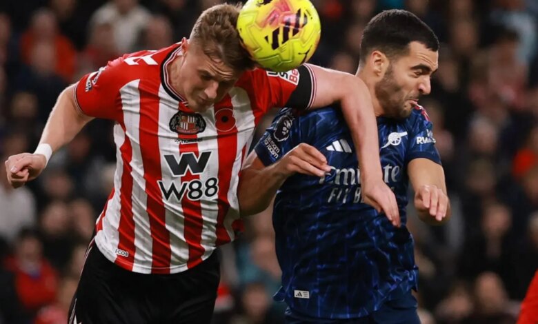 يحتاج نجم أرسنال ميكيل ميرينو إلى رعاية طبية عاجلة بسبب إصابة في الرأس حيث يطالب المشجعون بالبطاقة الحمراء
 ستاديوم بوست