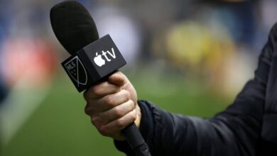 ما هي تكلفة مشاهدة كرة القدم على شاشة التلفزيون في المملكة المتحدة والولايات المتحدة في عام 2025