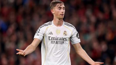 دين هويسن يغادر تشكيلة إسبانيا بسبب مشكلة في الفخذ، ويعود إلى ريال مدريد