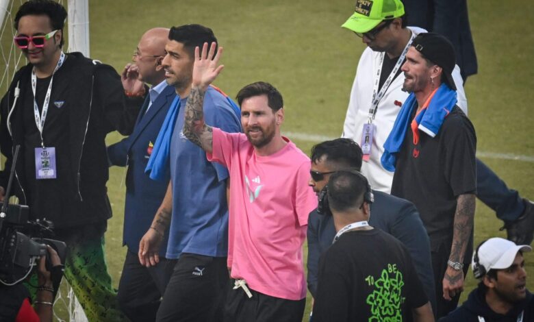 جولة ليونيل ميسي في الهند: فوضى الملعب و"حفل زفاف ضائع" وتمثال بطول 21 مترًا