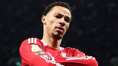 توتنهام 1 ليفربول 2: فريق سلوت يصمد، إصابة إيساك، توتنهام يتراجع إلى تسعة لاعبين