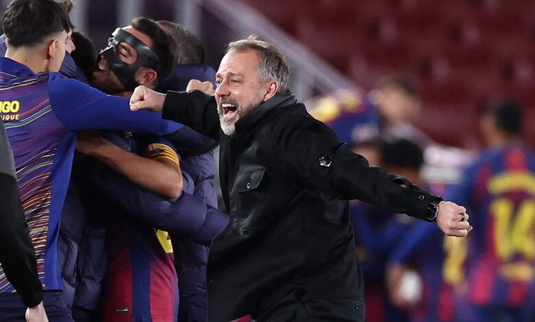 لدى هانسي فليك حل جديد لدفاع برشلونة. لكن هل سيحتاج إلى المزيد؟