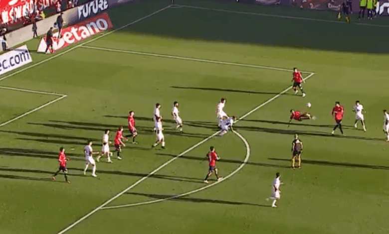 هل الركلة العلوية تخنق جائزة بوشكاش من الفيفا؟