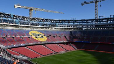 يعود دوري أبطال أوروبا لكرة القدم إلى ملعب كامب نو في برشلونة لزيارة آينتراخت فرانكفورت