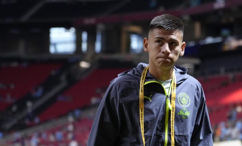 وضع كلاوديو إيتشيفيري، لاعب مانشستر سيتي، اللمسات الأخيرة على انتقاله على سبيل الإعارة إلى جيرونا