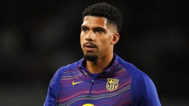 يعود رونالد أراوخو إلى تدريبات برشلونة بعد إجازة