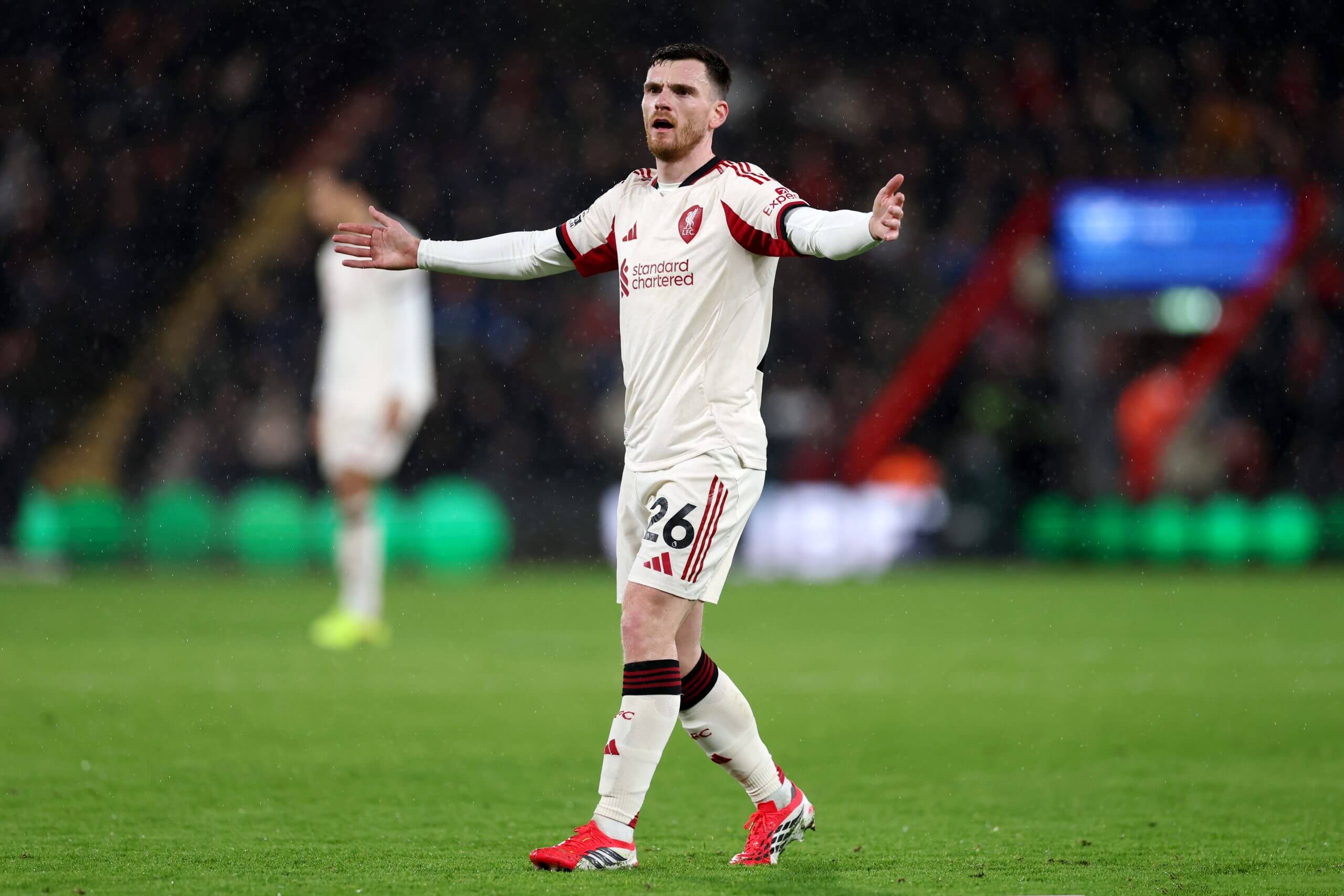 لاعب ليفربول آندي روبرتسون 