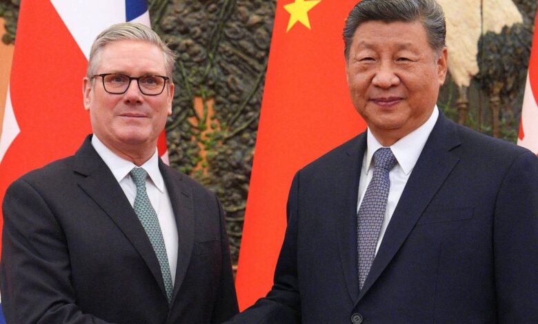 كيف ساعدت كرة مباراة أرسنال ومانشستر يونايتد في الدوري الإنجليزي الممتاز على تحسين العلاقات بين المملكة المتحدة والصين