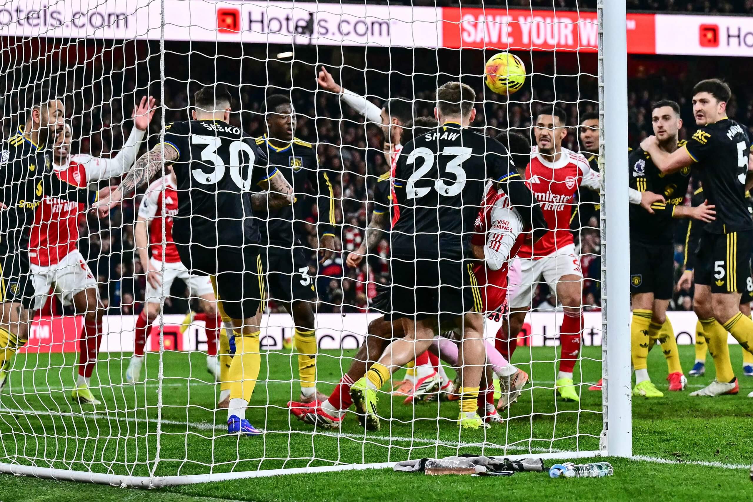 ميكيل ميرينو يتعادل مع أرسنال في وقت متأخر أمام مانشستر يونايتد