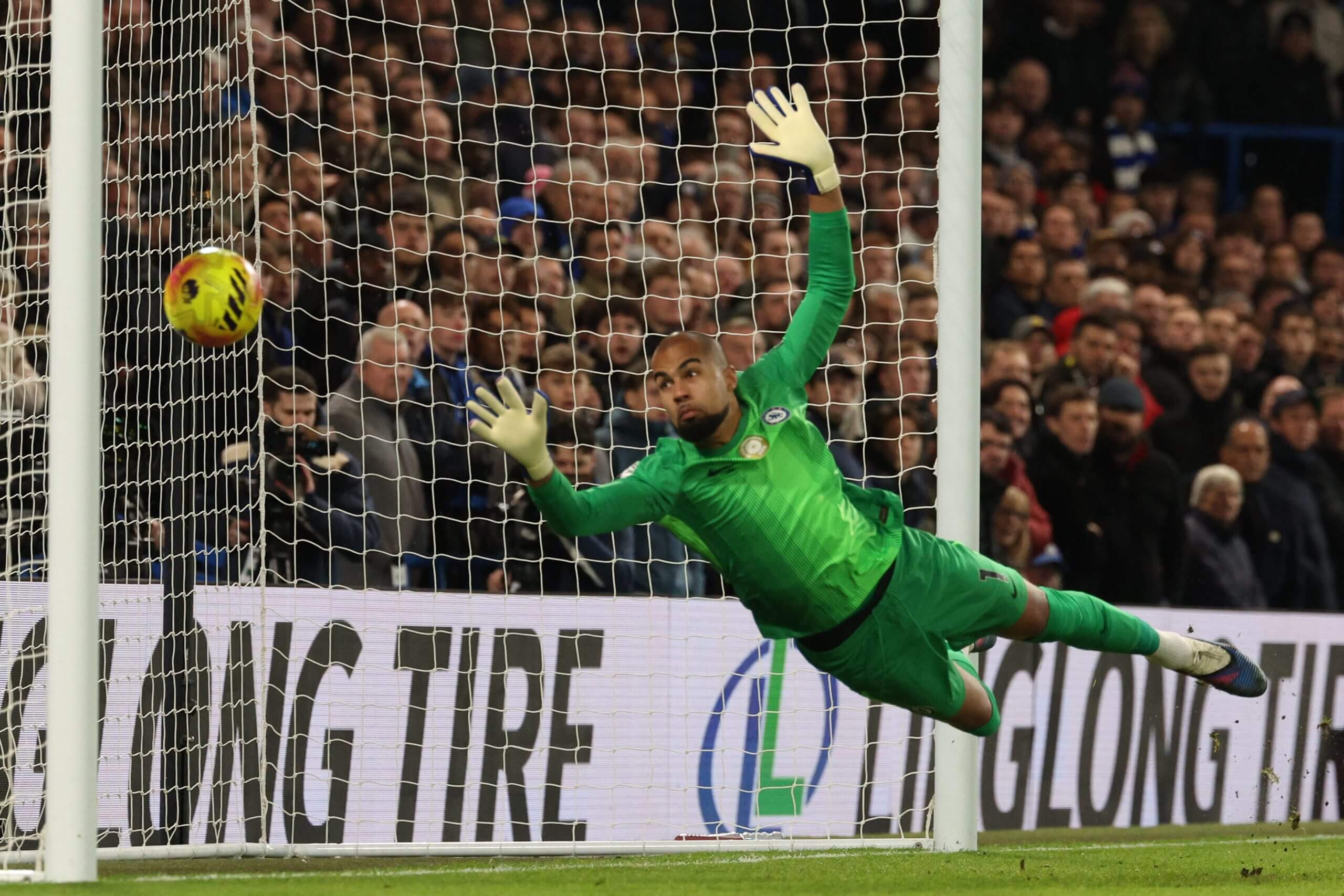 عرضية جارود بوين تطير أبعد من غطس روبرت سانشيز