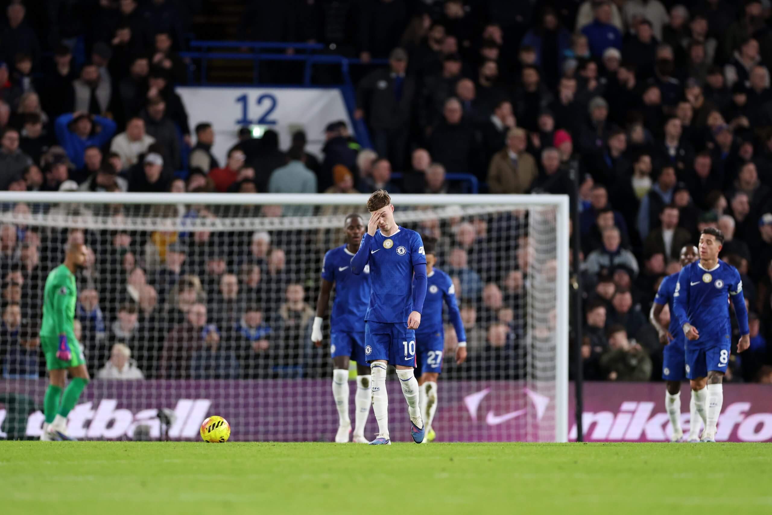 يعود كول بالمر وزملاؤه في فريق تشيلسي إلى خط المنتصف بعد أن سجل وست هام هدفهم الثاني