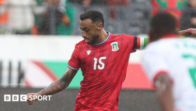 إيقاف ثنائي غينيا الاستوائية بسبب إساءة الحكم في كأس الأمم الأفريقية