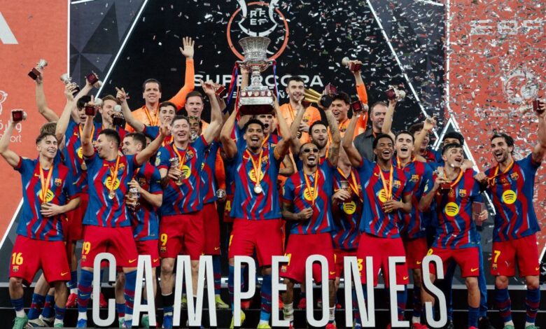 احتفال نادي برشلونة بكأس السوبر الاسباني