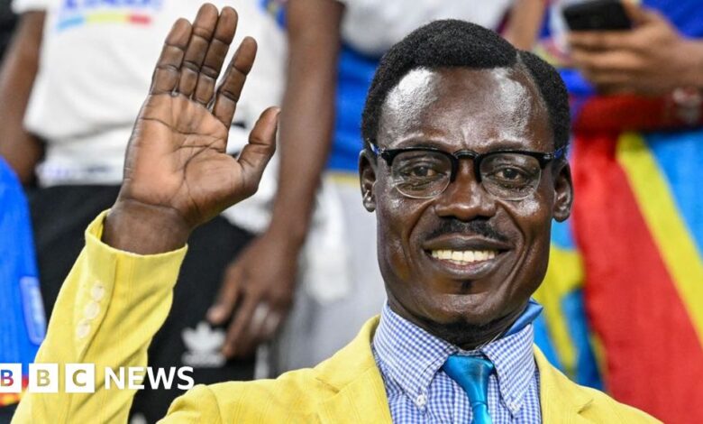 الجزائر تعتذر بعد أن سخر لاعب من مشجع كونغولي يرتدي زي بطل أفريقي