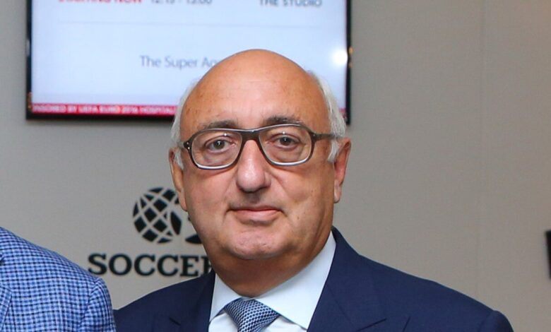 وكيل كرة القدم جوناثان بارنيت "هدد بقتل" الضحية المزعومة وأطفالها، حسبما جاء في ملف المحكمة