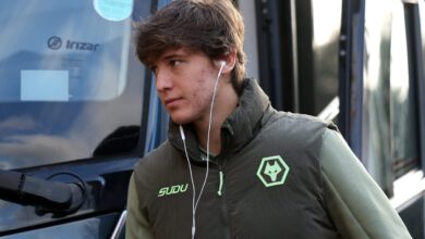 يعود فير لوبيز إلى سيلتا فيغو على سبيل الإعارة، بعد ستة أشهر من انتقال ولفرهامبتون مقابل 19.5 مليون جنيه إسترليني