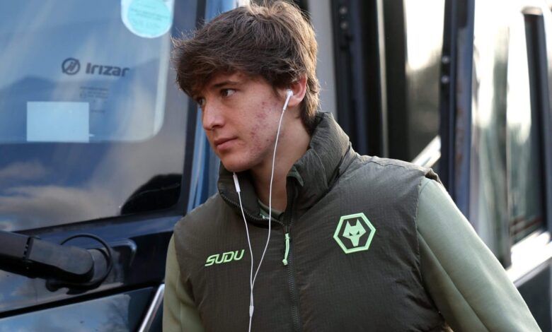 يعود فير لوبيز إلى سيلتا فيغو على سبيل الإعارة، بعد ستة أشهر من انتقال ولفرهامبتون مقابل 19.5 مليون جنيه إسترليني