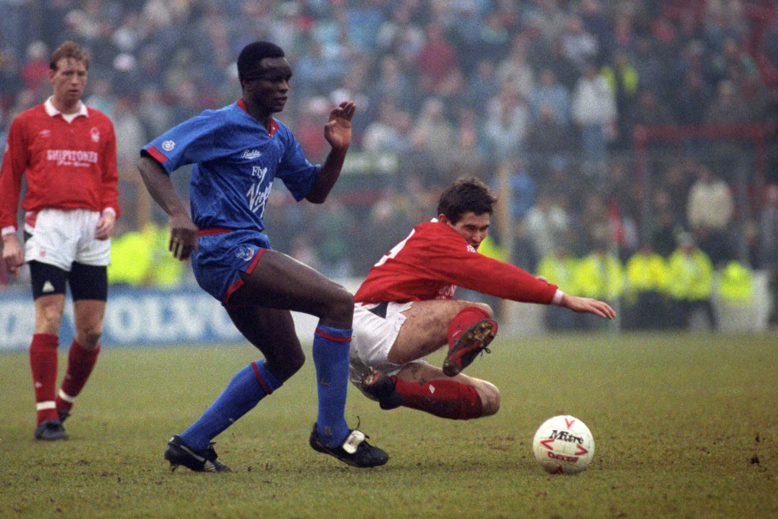 إريك يونغ، مع عصابة الرأس، في City Ground في فبراير 1991