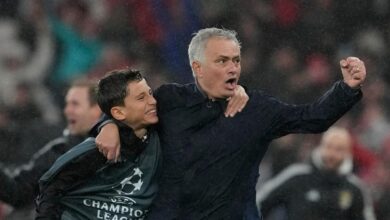 احتفال فتى الكرة بخوسيه مورينيو - وارتباط دائم بالمدرجات